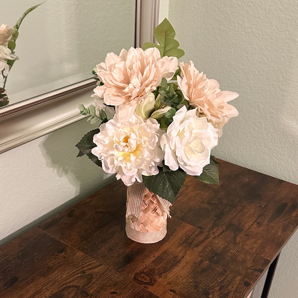 Elegant Cream and White Floral Arrangement